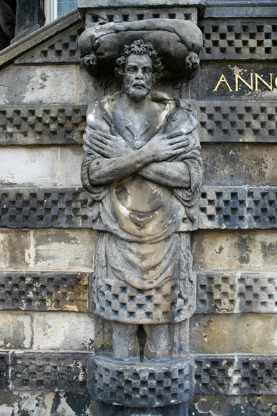 Statue on the townhall — Stock Photo, Image