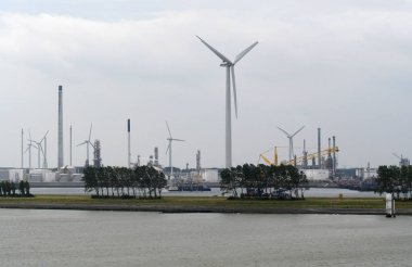 Yeni suyolu Nieuwe Waterweg) wirh torm dalgalanma bariyer Maeslantkering 