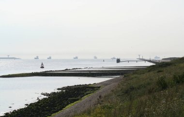 Yeni suyolu Nieuwe Waterweg) yakınındaki Hoek van Holland