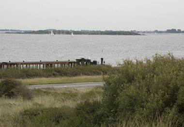 Grevelingenmeer üzerinden Brouwersdam, Delta inşaat yedinci yapısını görüntüleyin.