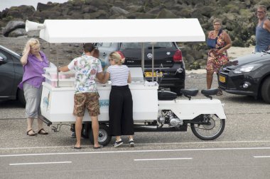 Brouwersdam, Delta inşaat yedinci yapısı üzerinde krem buz.