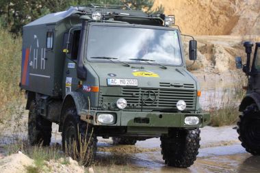 Yol drivig bir kum kazanan çukurda kapalı heyecan verici