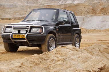 Yol drivig bir kum kazanan çukurda kapalı heyecan verici