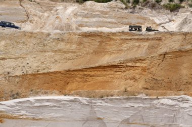 Yol drivig bir kum kazanan çukurda kapalı heyecan verici