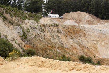 Yol drivig bir kum kazanan çukurda kapalı heyecan verici