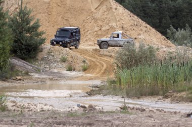 Yol drivig bir kum kazanan çukurda kapalı heyecan verici