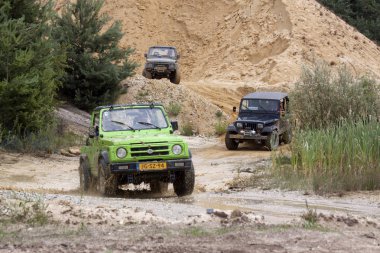 Yol drivig bir kum kazanan çukurda kapalı heyecan verici