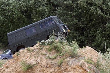 Yol drivig bir kum kazanan çukurda kapalı heyecan verici