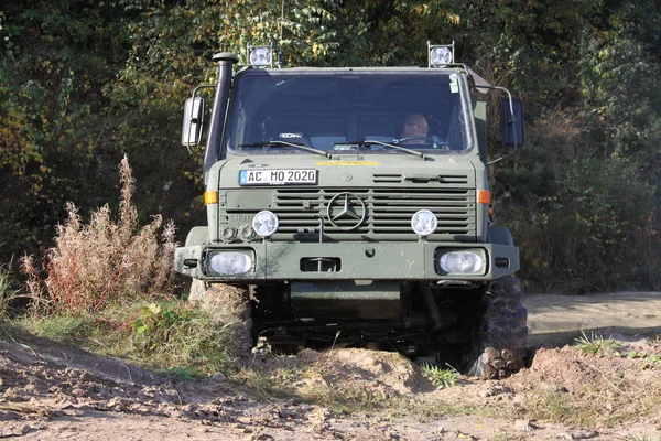 Yol drivig bir kum kazanan çukurda kapalı heyecan verici
