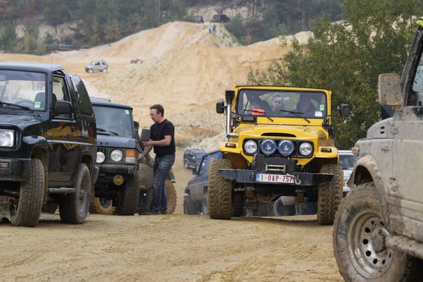 Yol drivig bir kum kazanan çukurda kapalı heyecan verici