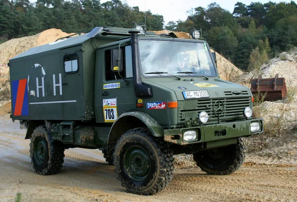 Yol drivig bir kum kazanan çukurda kapalı heyecan verici