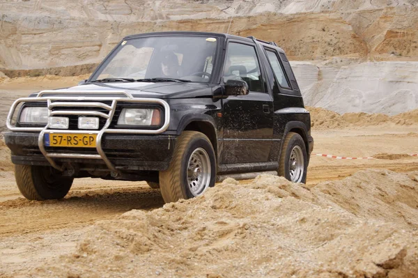 Yol drivig bir kum kazanan çukurda kapalı heyecan verici