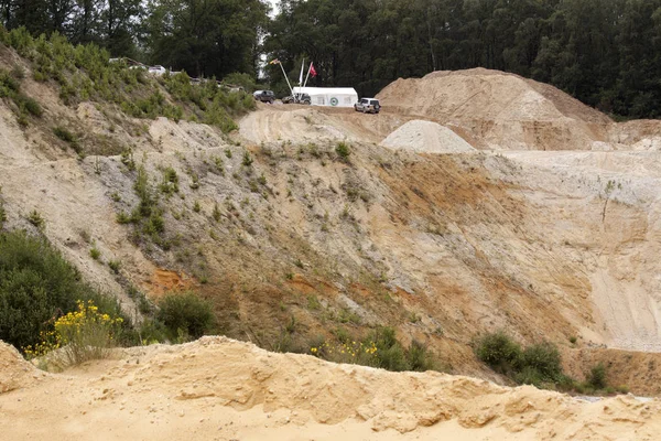 Yol drivig bir kum kazanan çukurda kapalı heyecan verici