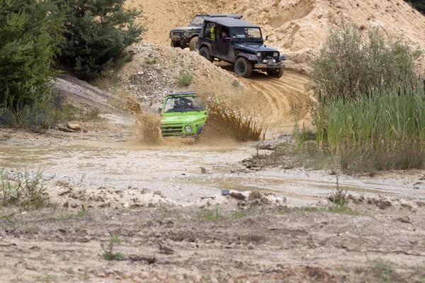 Yol drivig bir kum kazanan çukurda kapalı heyecan verici