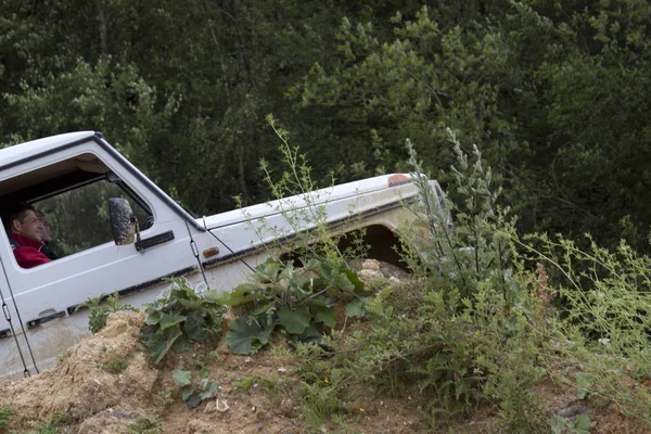 Yol drivig bir kum kazanan çukurda kapalı heyecan verici