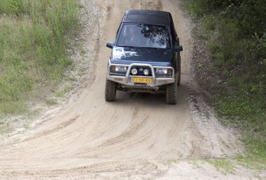 Yol drivig bir kum kazanan çukurda kapalı heyecan verici