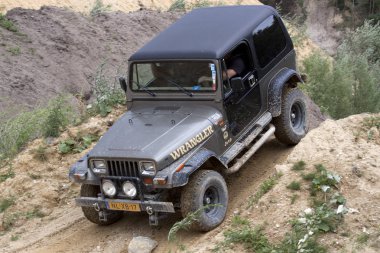 Yol drivig bir kum kazanan çukurda kapalı heyecan verici