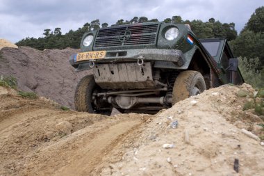 Yol drivig bir kum kazanan çukurda kapalı heyecan verici
