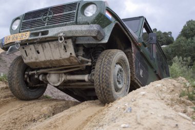 Yol drivig bir kum kazanan çukurda kapalı heyecan verici