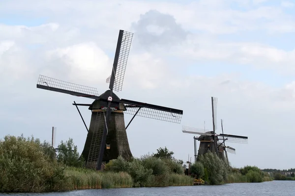 Windmühlen von kinderdijk in holland — Stockfoto