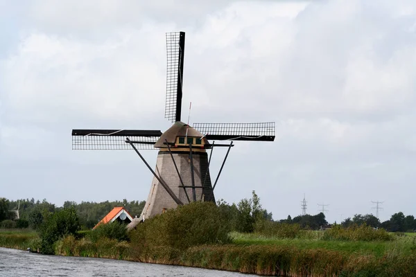 Větrné mlýny Kinderdijk v Holandsku — Stock fotografie