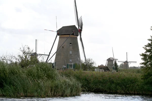 Wiatraki w Kinderdijk w Holandii — Zdjęcie stockowe