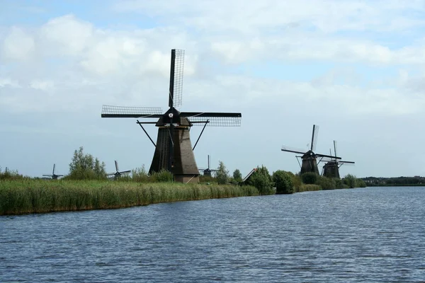 Moinhos de vento de Kinderdijk na Holanda — Fotografia de Stock