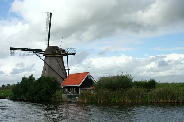 Ветряные мельницы Киндердейка в Голландии — стоковое фото