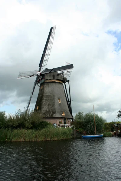 Molens van Kinderdijk in Holland — Stockfoto