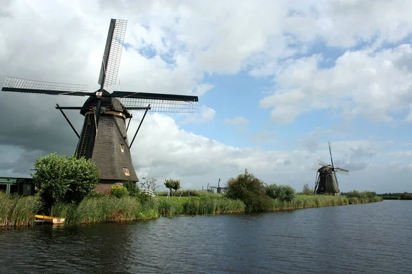 Kinderdijk 네덜란드에서의 풍차 — 스톡 사진