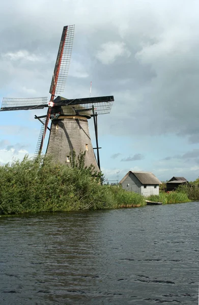 Moinhos de vento de Kinderdijk na Holanda — Fotografia de Stock