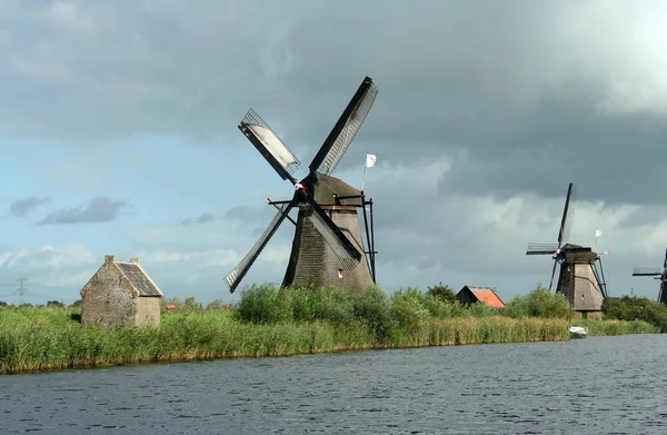 Kinderdijk 네덜란드에서의 풍차 — 스톡 사진