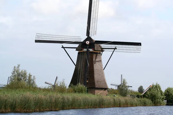 Moinhos de vento de Kinderdijk na Holanda — Fotografia de Stock