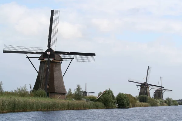 Moinhos de vento de Kinderdijk na Holanda — Fotografia de Stock