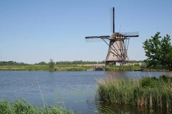 Wiatraki w Kinderdijk w Holandii — Zdjęcie stockowe