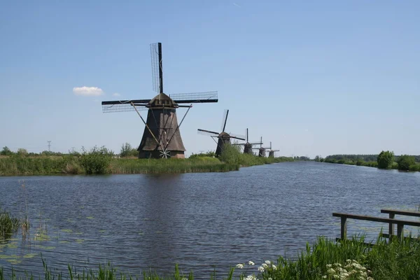 Molinos de viento de Kinderdijk en Holanda — Foto de Stock