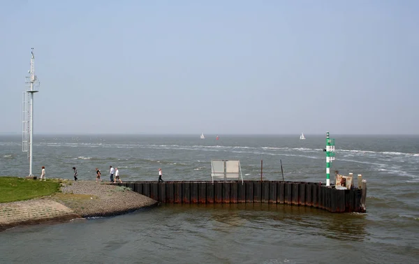 Aktivitet i hamnen av Lauwersoog — Stockfoto