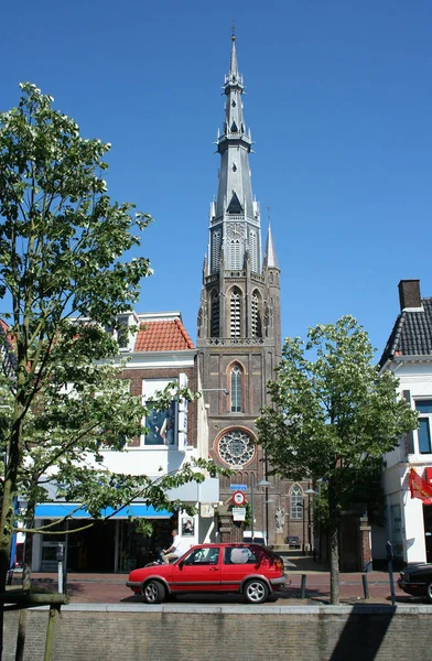 Leeuwarden Bonifacitus church from the Emma quay — Stock Photo, Image