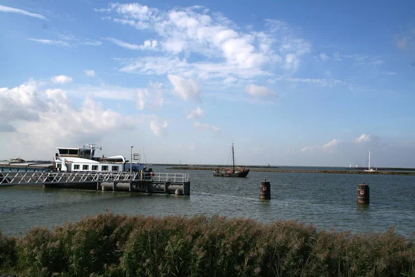 Steiger aan het Markermeer
