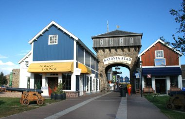  Outlet alışveriş merkezi Bataviastad