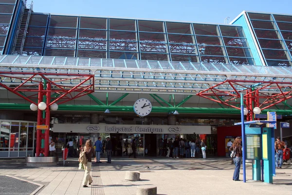 NS Trainstation w Lelystad — Zdjęcie stockowe