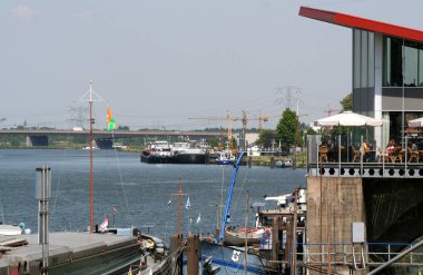 Meuse Nehri üzerinde iç gezinti