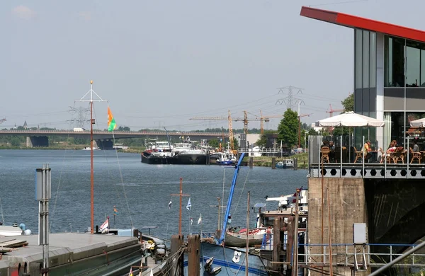 Meuse Nehri üzerinde iç gezinti
