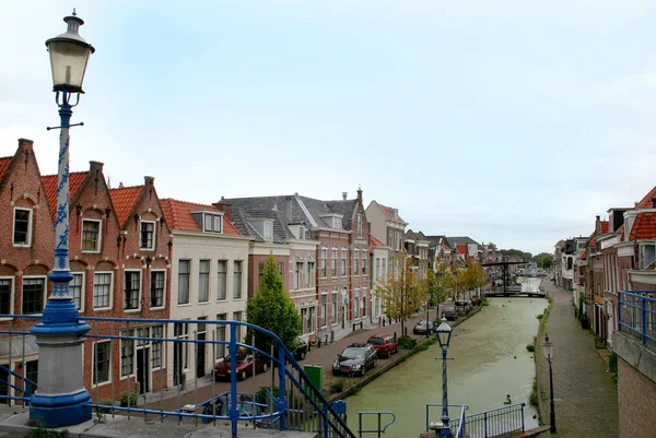 El canal Zuidvliet en el centro de Maassluis — Foto de Stock