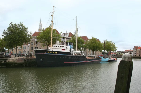 Hamnen i staden av Maassluis — Stockfoto