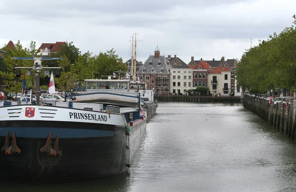 Hamnen i staden av Maassluis — Stockfoto