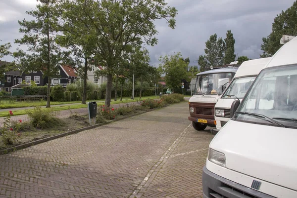 Acampar no estacionamento — Fotografia de Stock