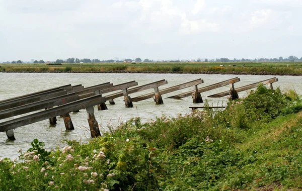 Isbrytaren i Markermeer av ön Marken — Stockfoto