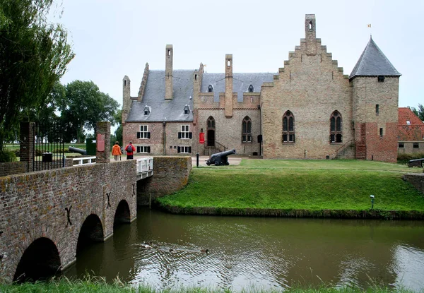 Radboud Castle is a castle on the east bank of the harbour in Medemblik. — Stock Photo, Image
