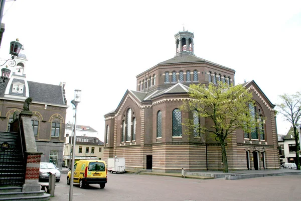 Sint-Nicolaaskerk (dříve velký kostel) je katolický kostel v Purmerend, Nizozemsko. — Stock fotografie